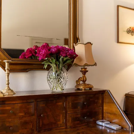 Palazzo Farini 4 *
